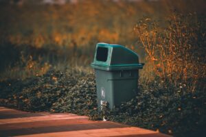 ダウンタイム中のゴミ箱に最適なふた付きで臭い対策は？