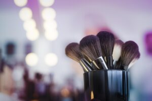 ダウンタイム中の外出でメイクを最小限に抑える方法は？