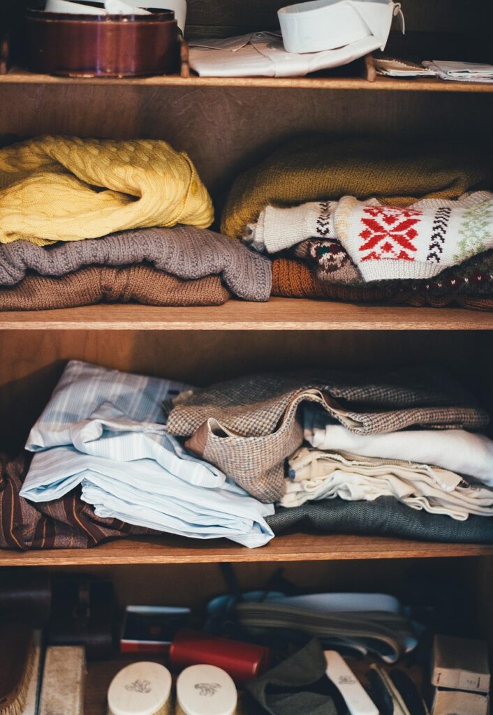ダウンタイム外出の服装はどれが目立たない？